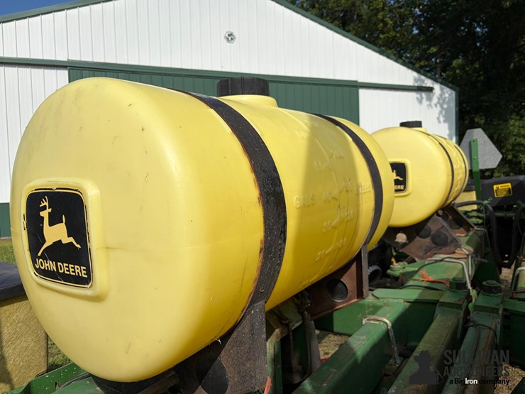 john-deere-7200-maxemerge-8r36"-corn-planter-image-17