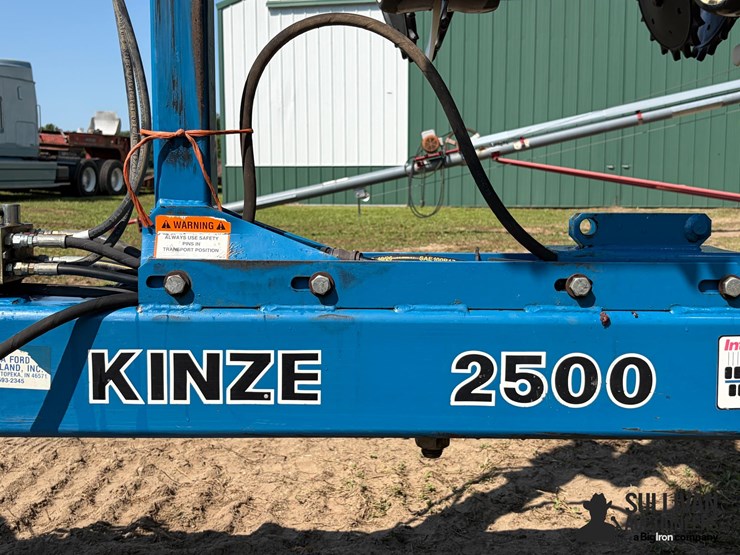 1998-kinze-2500-8/15-split-row-planter-image-11
