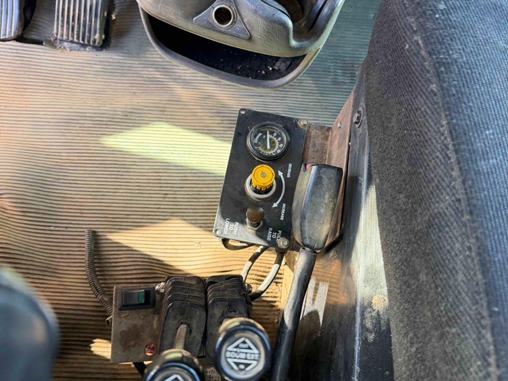 2009-kenworth-t370-tandem-axle-hook-truck-image-24