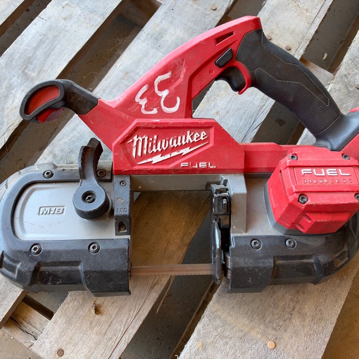 #33 • Milwaukee Band Saw / No Battery