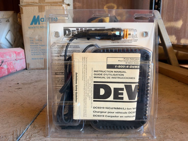 #1159-•-dewalt-7.2v-18v-nicd/nimh/li-ion-1-hour-vehicle-charger-image-2