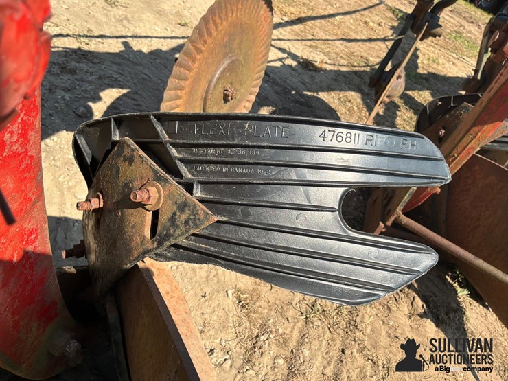 international-720-6-bottom-plow-image-18