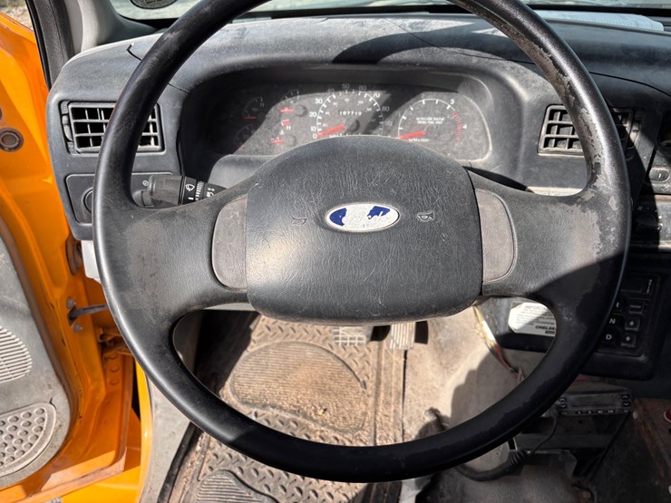 #49-•-ford-f-750-super-duty-unitized-asphalt-patcher-truck-image-25