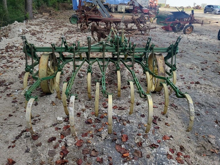 john-deere-chisel-plow-image-3