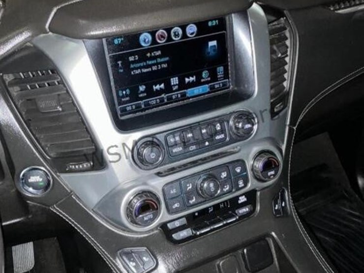 2018-chevrolet-suburban-suv-image-20