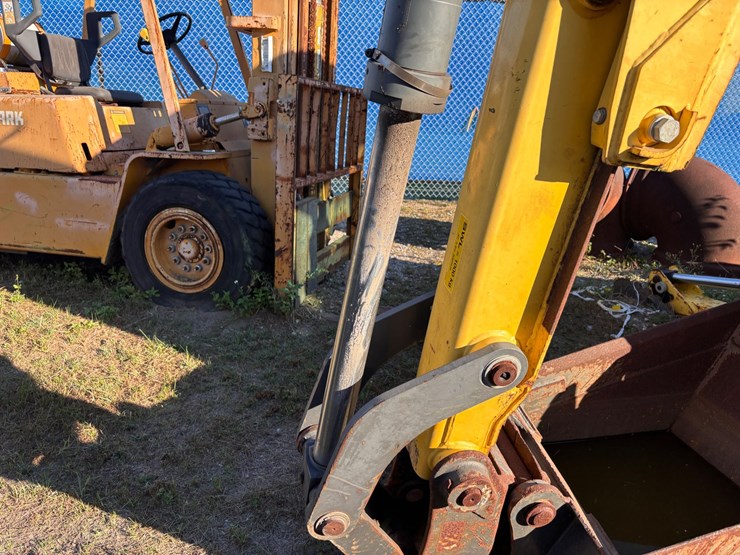 #2-•-new-holland-b110c-backhoe-loader-image-8