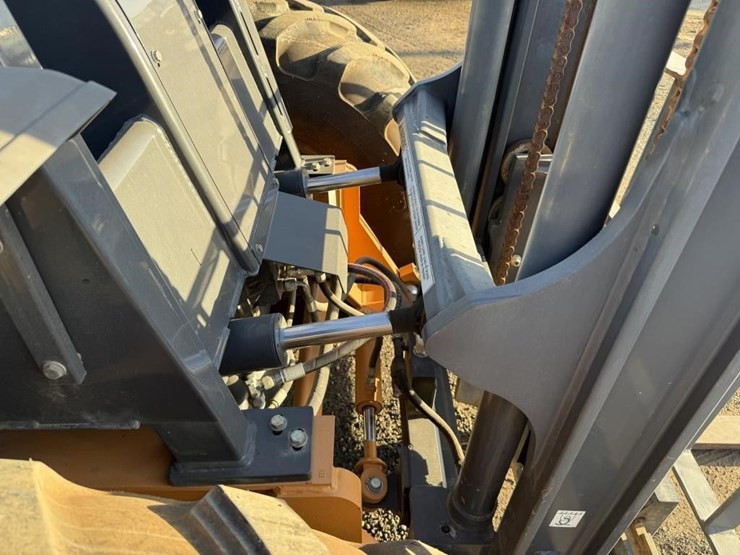 2019-case-588h-rough-terrain-forklift-image-18