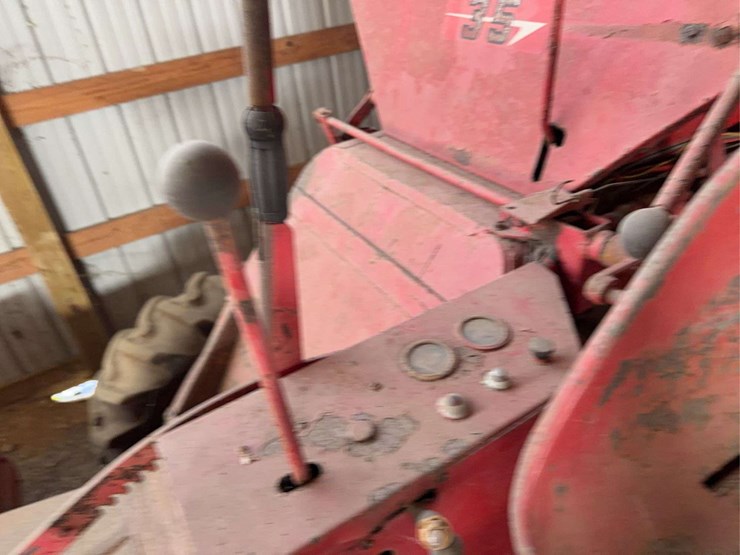 massey-harris-35-combine-image-28
