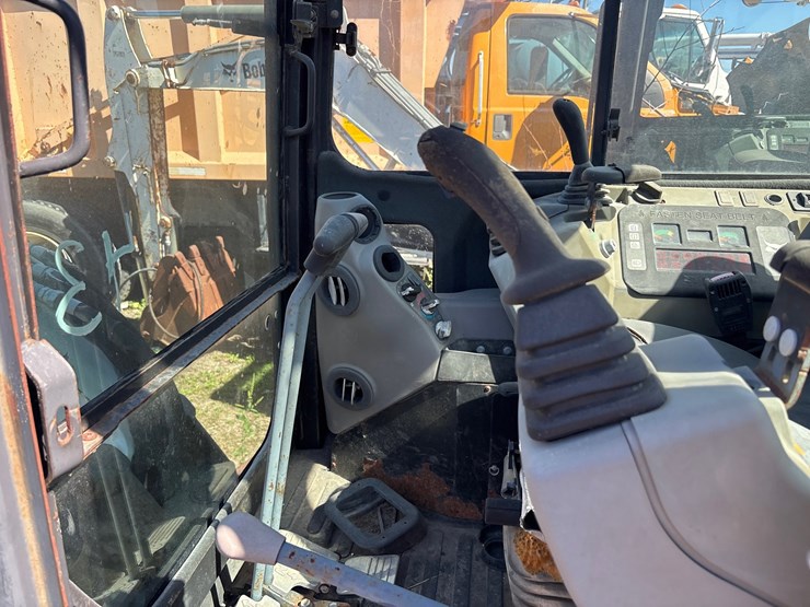 #43-•-2010-bobcat-mini-excavator-image-11