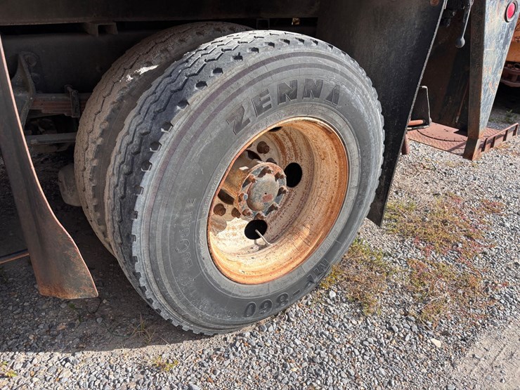 #49-•-ford-f-750-super-duty-unitized-asphalt-patcher-truck-image-15