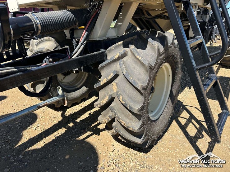 2011-bourgault-3310-55-55-ft.-seeder-image-64