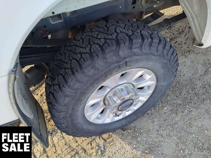 non-operable-2022-ford-f-350-super-duty-4x4-xlt-4dr-crew-cab-8-ft.-lb-srw-image-24