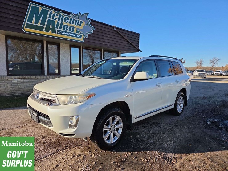 2013-toyota-highlander-hybrid-image-1