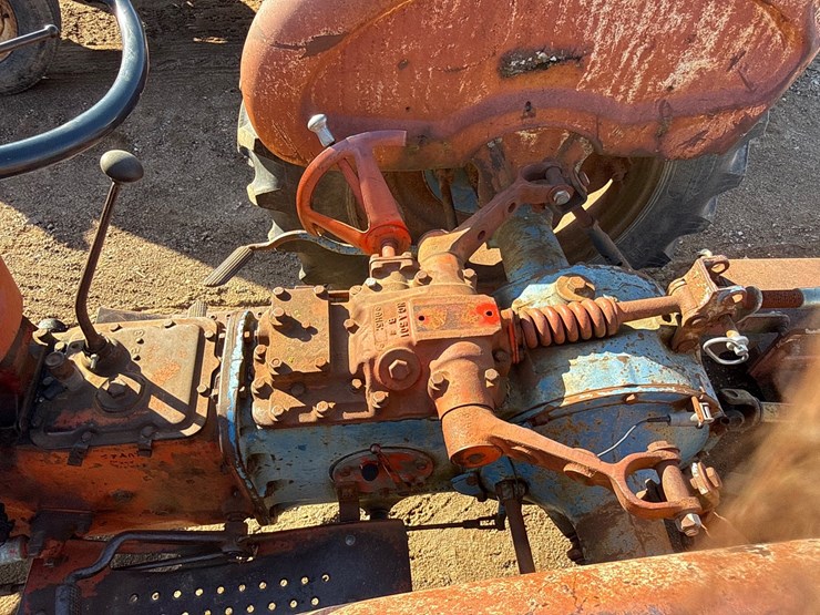 #6926-•-ford-tractor-image-8