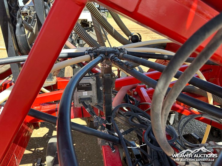 2011-bourgault-3310-55-55-ft.-seeder-image-21