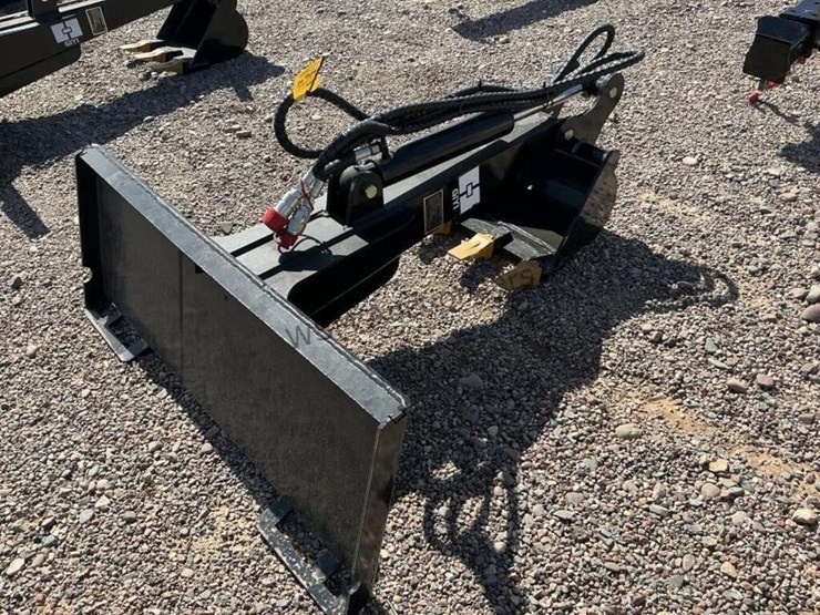 2026-giyi-backhoe-arm-for-skid-steer-image-3
