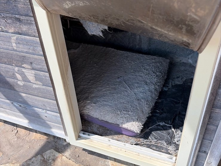 #6-•-fancy-dog-house-with-air-conditioning-27x42-image-4