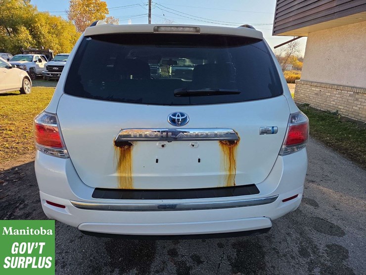 2013-toyota-highlander-hybrid-image-6