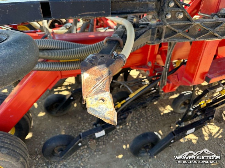2011-bourgault-3310-55-55-ft.-seeder-image-48