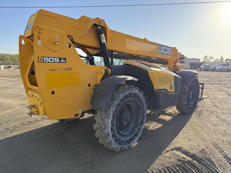2018-jcb-509-42-telescopic-reachlift-image-3