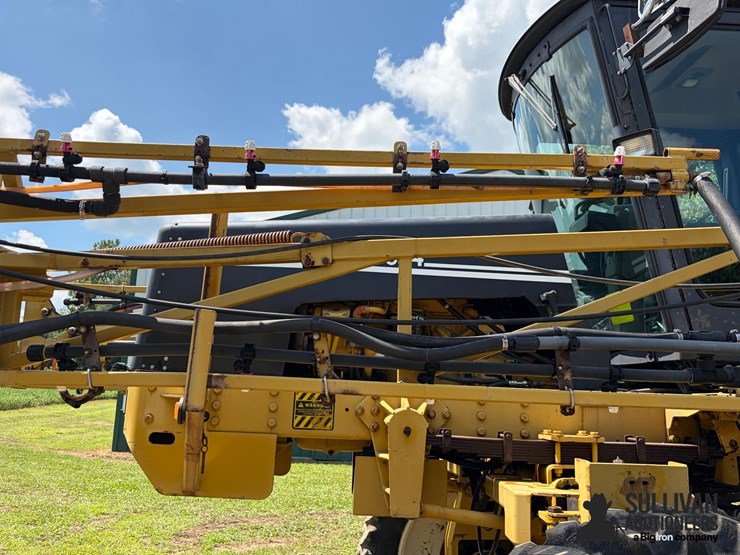 ag-chem-rogator-554-self-propelled-sprayer-image-10