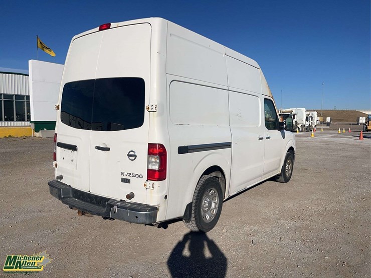 2012-nissan-nv-cargo-van-image-4