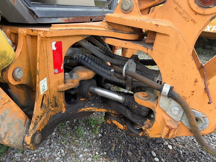 #79-•-2010-case-590sm-backhoe-image-10