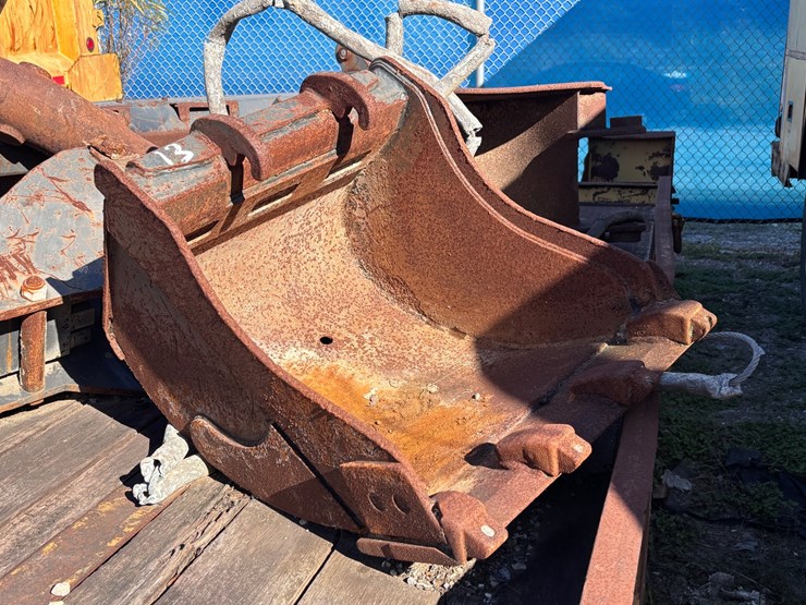 #13-•-24"-steel-excavator-digging-bucket-attachment-image-1