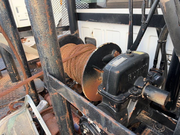 2013-ford-super-duty-pole-truck-image-5