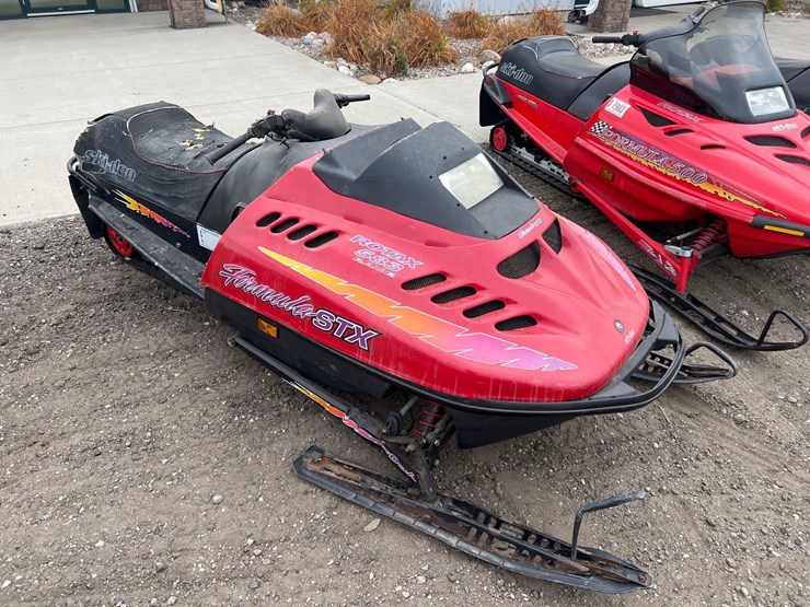 1993-ski-doo-380-snowmobile-image-3