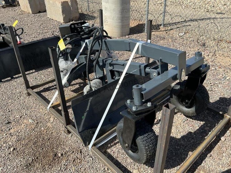 2026-giyi-grader-for-stand-up-skid-steer-image-4