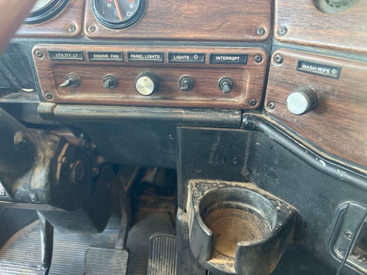 1996-freightliner-day-cab-image-23