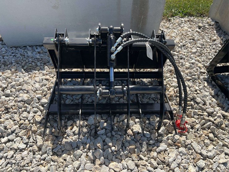 mini-skid-steer-black-hydraulic-root-grapple-attachment-image-1