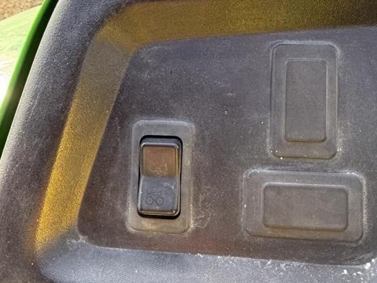 john-deere-gator-image-12