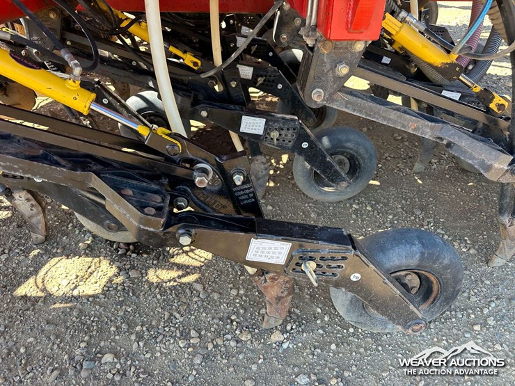 2011-bourgault-3310-55-55-ft.-seeder-image-30