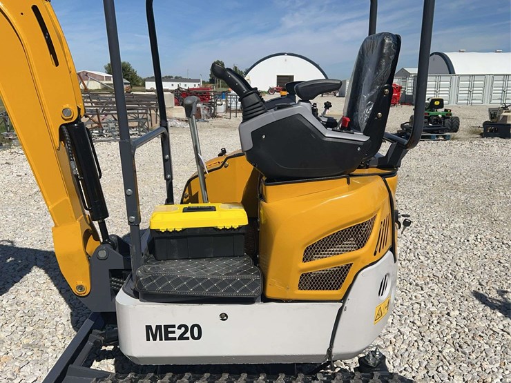 me20-mini-excavator-image-14