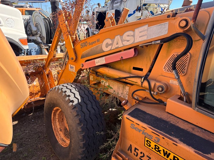 #40-•-case-590-super-m-series-3-backhoe-loader-image-9