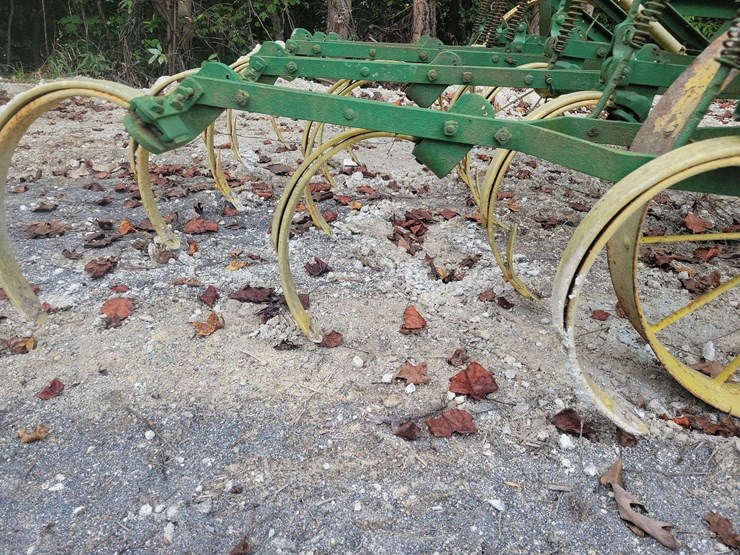 john-deere-chisel-plow-image-8