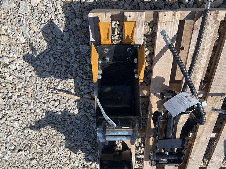 mini-excavator-bucket-attachment-image-2