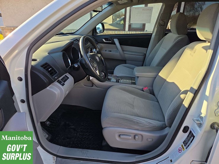 2013-toyota-highlander-hybrid-image-16