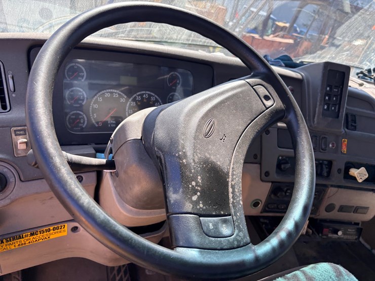 #38-•-2005-sterling-gapvax-mc1510-vacuum-truck-image-17