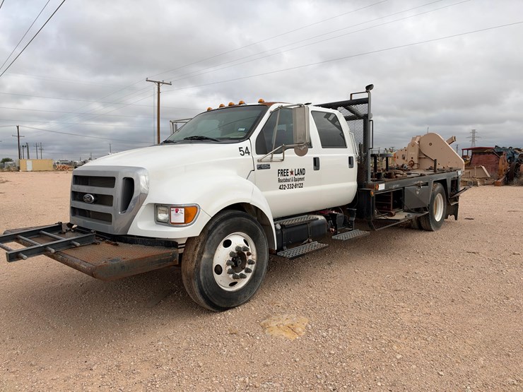 2013-ford-f-650-super-duty-winch-truck-image-1