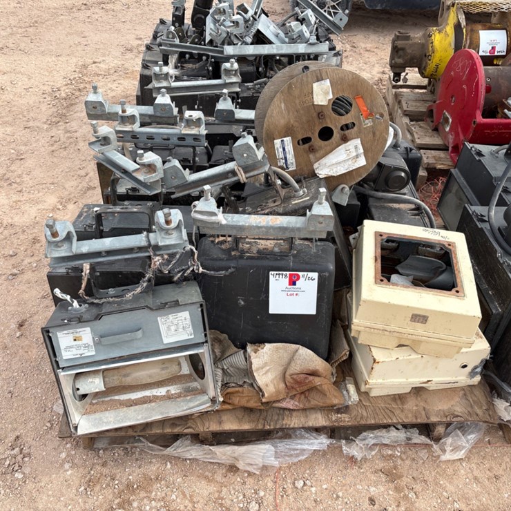 Pallet of (13) floodlights
