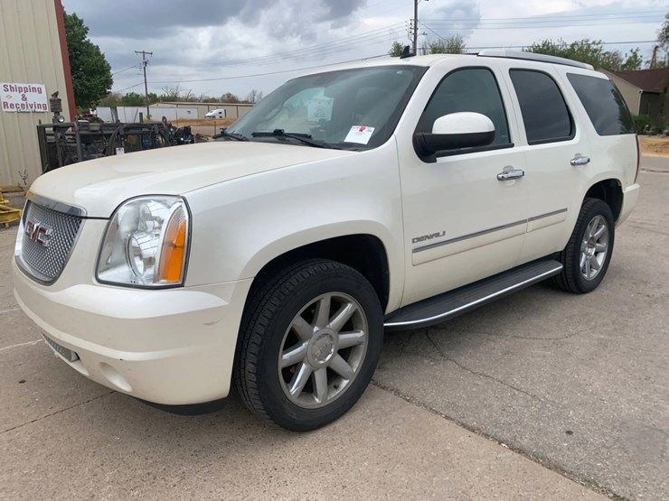 2014-gmc-denali-yukon-image-1