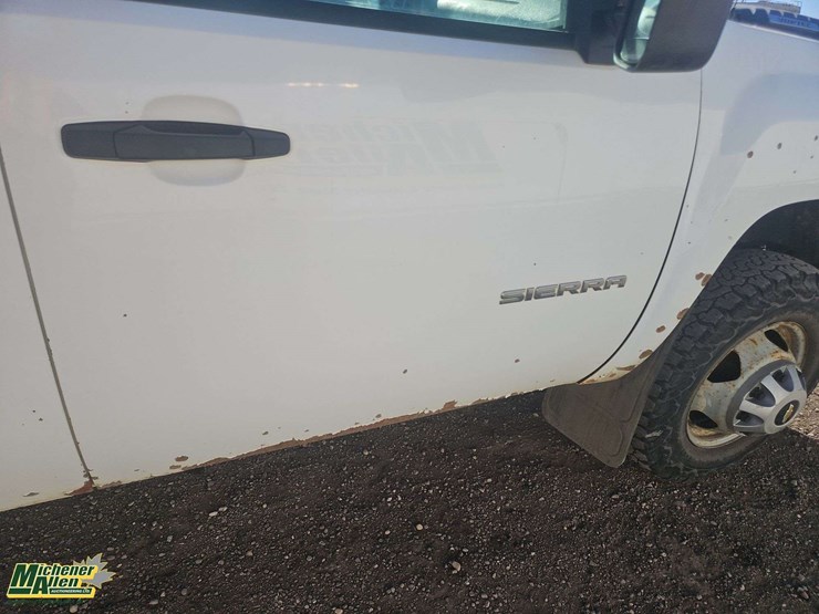 2014-chevrolet-silverado-3500hd-cc-4x4-s/a-deck-truck-image-25