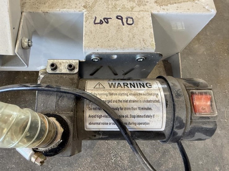 vevor-rolling-oil-drain-pan-w/-pump-image-2