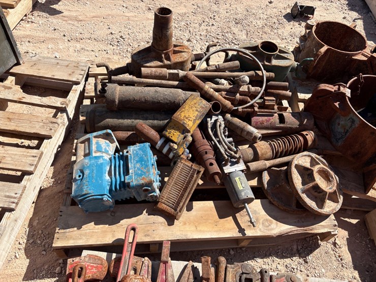 pallet-w/-(2)-double-e-rod-strippers,-assorted-pony-rods,-engine-parts,-etc-image-1