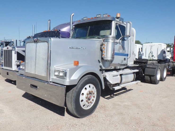 2008-western-star-4900ex-image-1