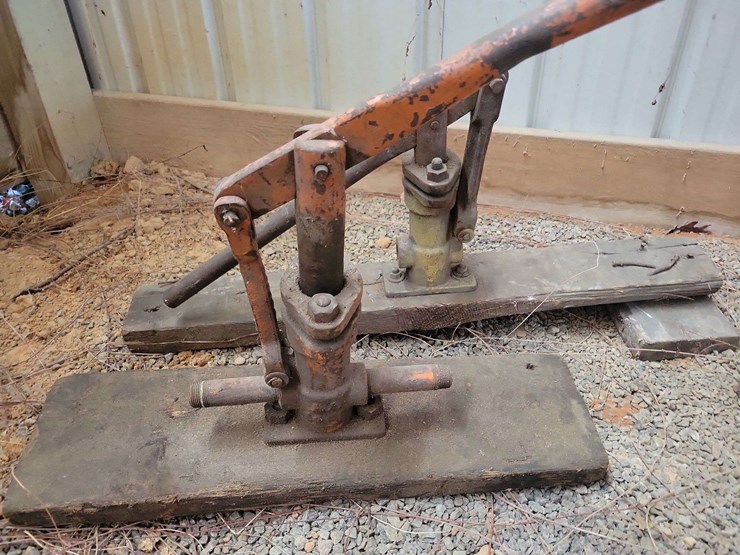 (2)-pumps-image-1