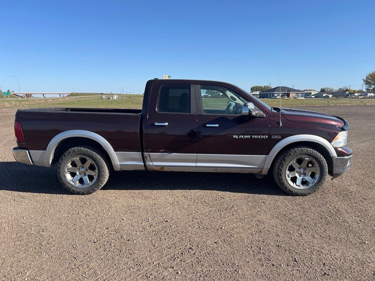 2012-dodge-ram-1500-laramie-pickup-image-4
